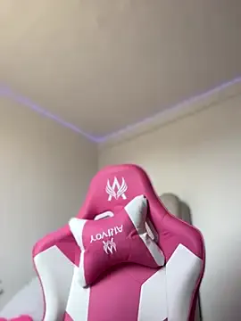 Alice777_ from StripChat is Freechat