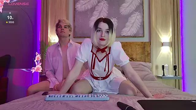 Alice_Alexx from StripChat is Freechat