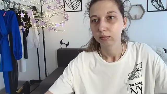 AliceDeann from StripChat is Freechat