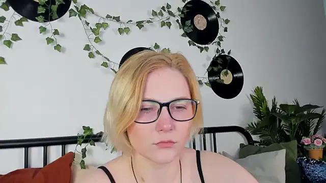 AliceMaurik from StripChat is Freechat