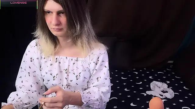 AlicePinkhead from StripChat
