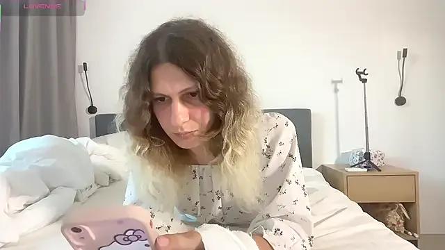 AlicePinkhead from StripChat
