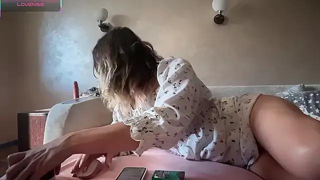 AlicePinkhead from StripChat