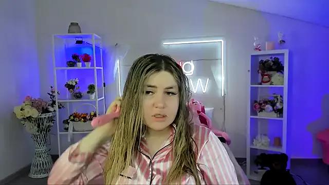 AliceRiwe from StripChat is Freechat