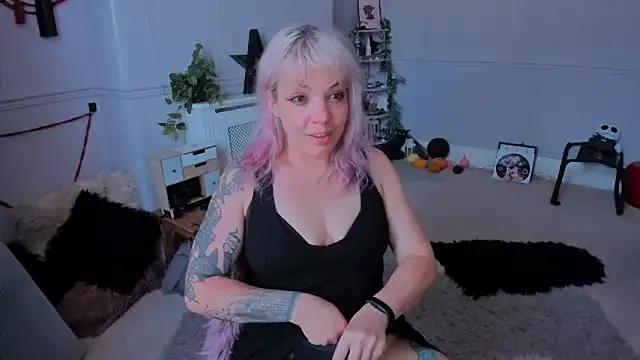 Try our streaming cams variety and talk on a personal level with our adorable girls streamers, showing off their bountiful shapes and dildos.