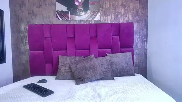 Try our streaming cams variety and talk on a personal level with our adorable girls streamers, showing off their bountiful shapes and dildos.
