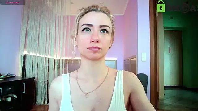Try our streaming cams variety and talk on a personal level with our adorable girls streamers, showing off their bountiful shapes and dildos.