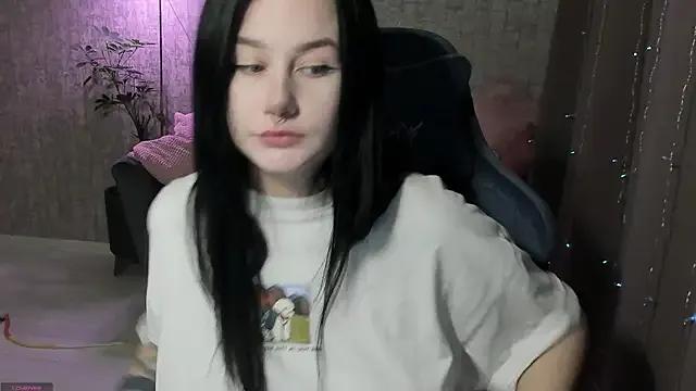AlinaGreeeen from StripChat is Freechat