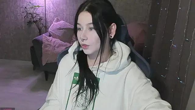 AlinaGreeeen from StripChat is Freechat