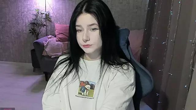 AlinaGreeeen from StripChat is Freechat