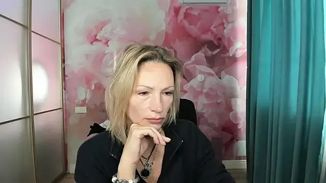 AlinaMoor from StripChat is Freechat
