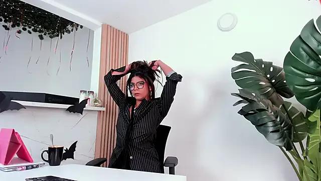 AlinaSweett_ from StripChat is Freechat