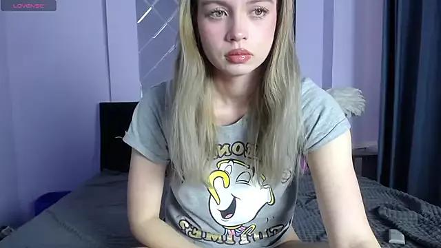 AlisaGoldie from StripChat is Freechat