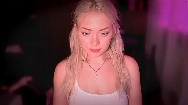 alisaoceaneeyes from StripChat is Freechat