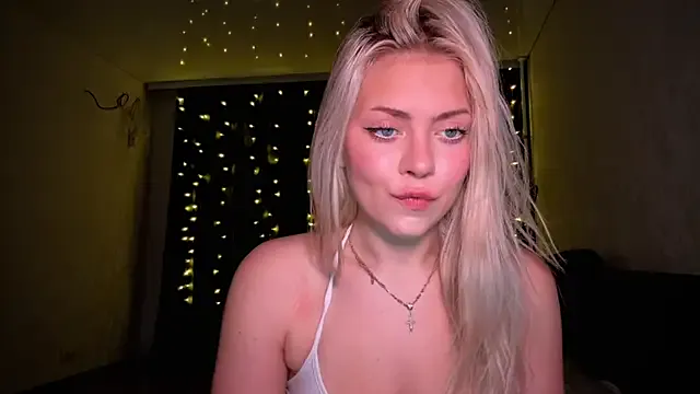 alisaoceaneeyes from StripChat is Freechat