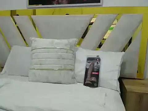 Try our streaming cams variety and talk on a personal level with our adorable girls streamers, showing off their bountiful shapes and dildos.