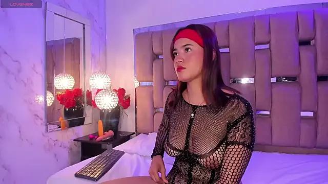 AlisReid from StripChat is Freechat