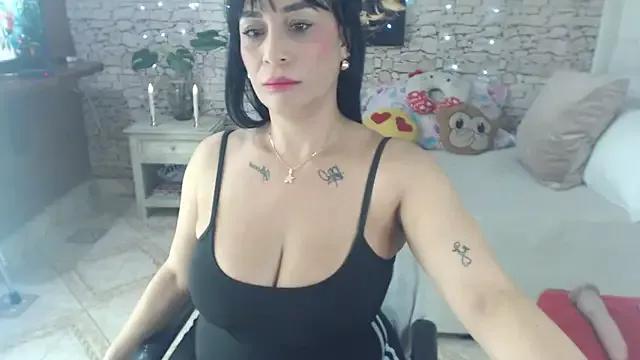 AlissonTyler4u from StripChat is Freechat