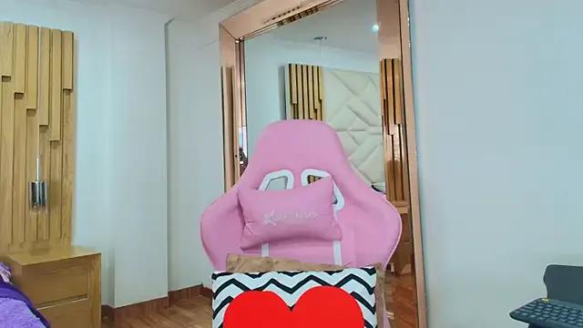 Try our streaming cams variety and talk on a personal level with our adorable girls streamers, showing off their bountiful shapes and dildos.