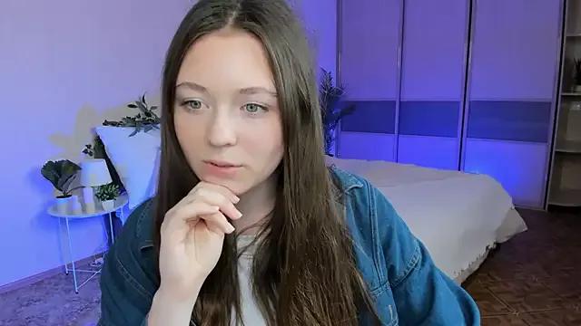 AlluringLookk from StripChat