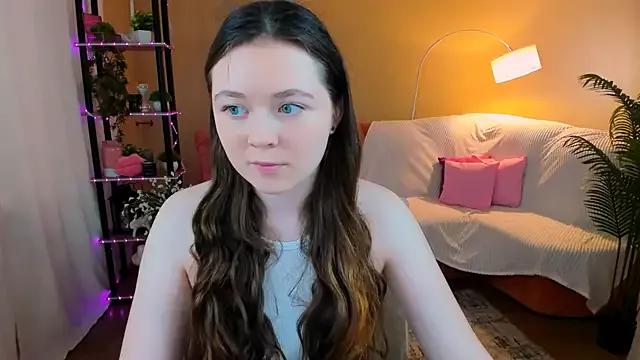 AlluringLookk from StripChat