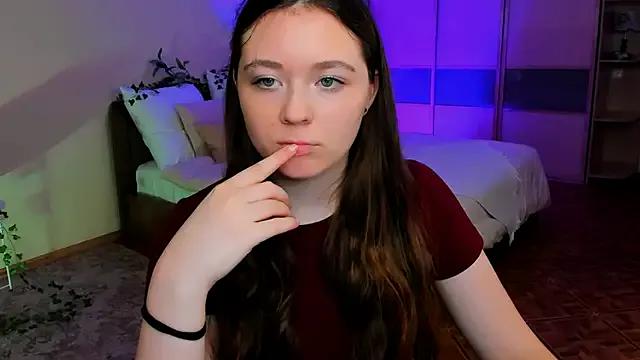 AlluringLookk from StripChat