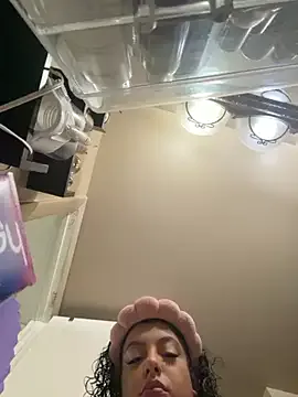 allybluee777 on StripChat 