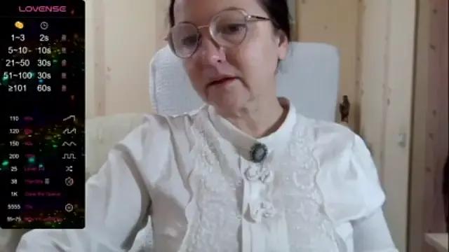 Alma44 from StripChat