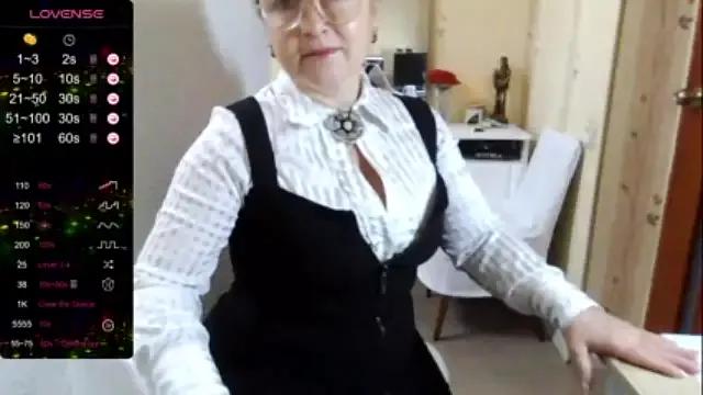 Alma44 from StripChat