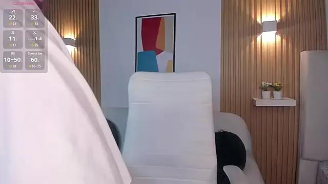 Try our streaming cams variety and talk on a personal level with our adorable girls streamers, showing off their bountiful shapes and dildos.