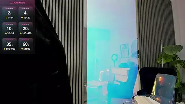Alma_Luv from StripChat