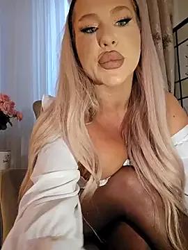 AlmaGraceX from StripChat