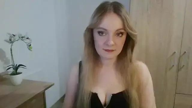 AlmaHoney from StripChat is Freechat