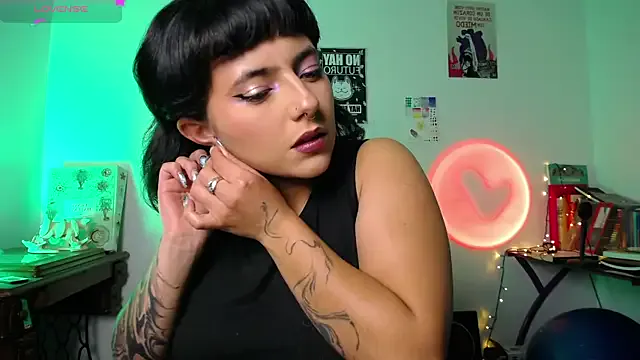 AlmaNanax on StripChat 