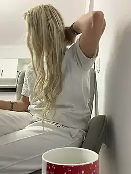 AlmaRusell from StripChat is Freechat