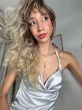 AlmmaMoon from StripChat is Freechat