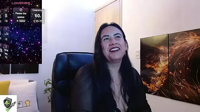 amalia_brunette from StripChat