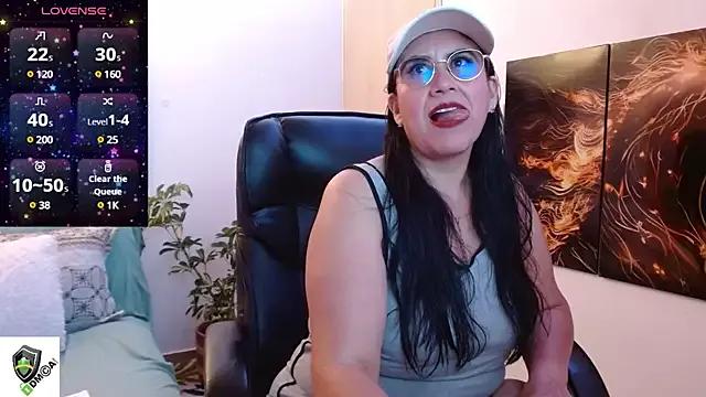 amalia_brunette from StripChat