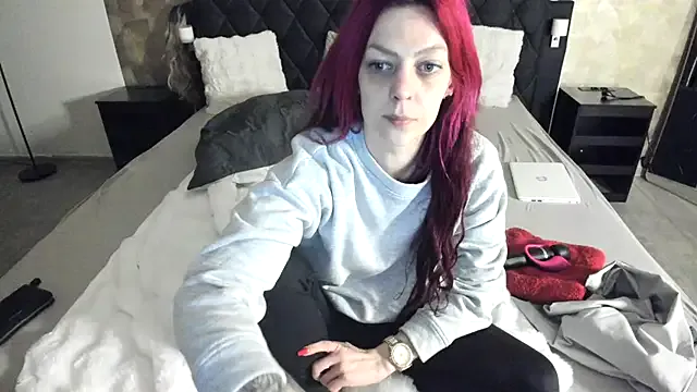 Amanda-JewelzX from StripChat is Freechat