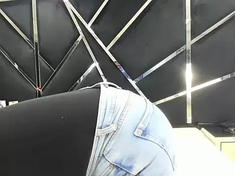 Amandarodriguees_ from StripChat