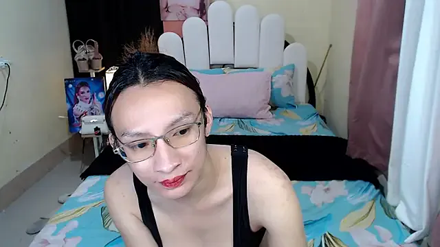 AmandaTheMonsterCock from StripChat