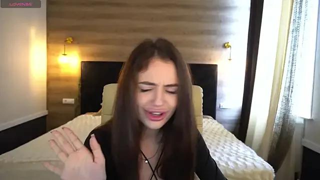 AmanetShine from StripChat
