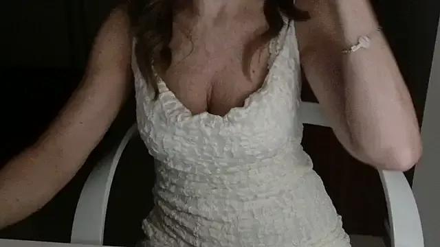 Amara_2022 from StripChat