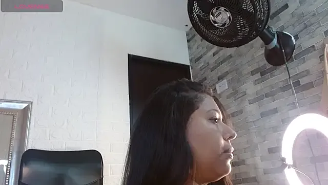 Amara__Hank from StripChat is Freechat