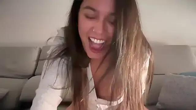 AmaraBella69 from StripChat is Freechat
