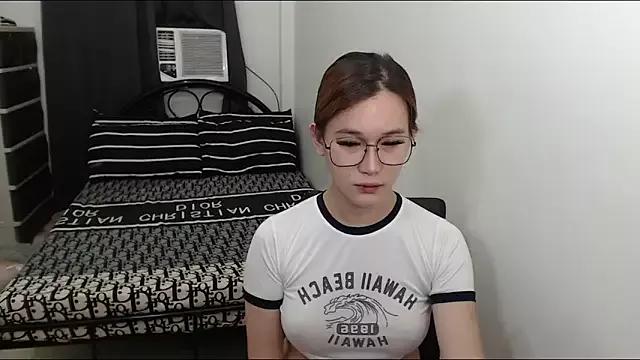 AmazingLuchie from StripChat