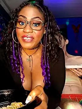 AmazonianMistress from StripChat