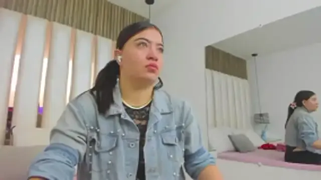 AmbarGills on StripChat 