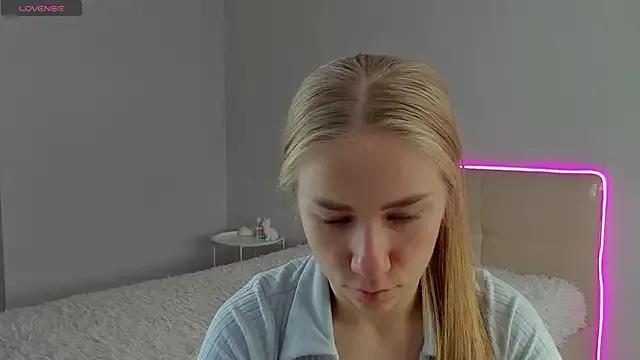 AmberArt from StripChat is Freechat