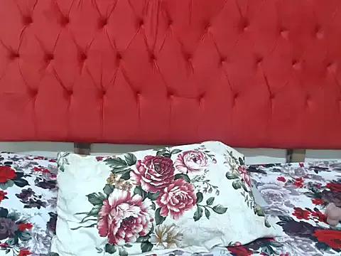 Amberdiamondmmm from StripChat is Freechat